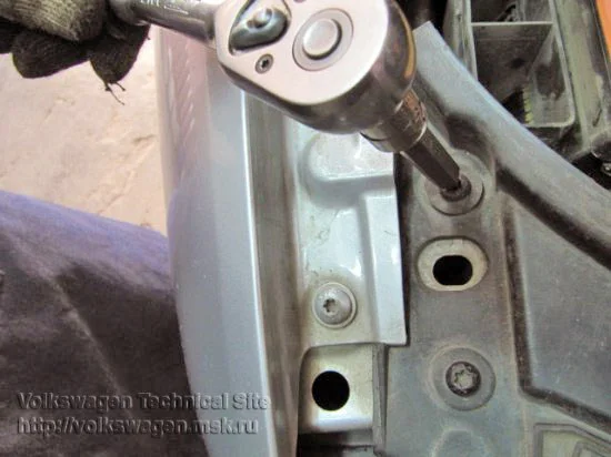 Wechsel des Zahnriemens und des Einspritzpumpenriemens beim Audi A6 2.5 TDI V6