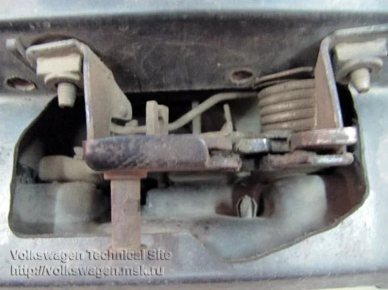 Wechsel des Zahnriemens und des Einspritzpumpenriemens beim Audi A6 2.5 TDI V6