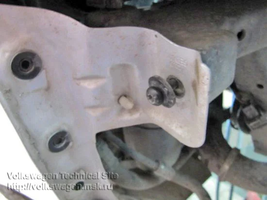 Wechsel des Zahnriemens und des Einspritzpumpenriemens beim Audi A6 2.5 TDI V6