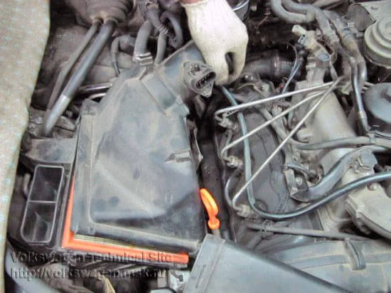 Wechsel des Zahnriemens und des Einspritzpumpenriemens beim Audi A6 2.5 TDI V6