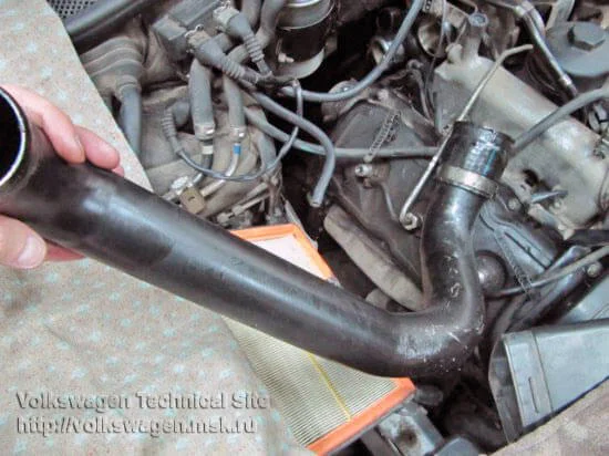 Wechsel des Zahnriemens und des Einspritzpumpenriemens beim Audi A6 2.5 TDI V6