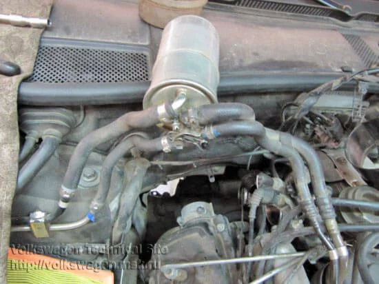 Wechsel des Zahnriemens und des Einspritzpumpenriemens beim Audi A6 2.5 TDI V6