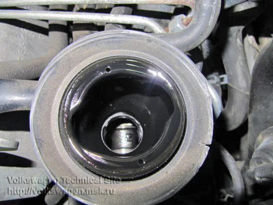 Wechsel des Zahnriemens und des Einspritzpumpenriemens beim Audi A6 2.5 TDI V6