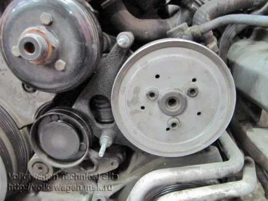 Wechsel des Zahnriemens und des Einspritzpumpenriemens beim Audi A6 2.5 TDI V6