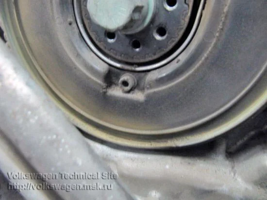 Wechsel des Zahnriemens und des Einspritzpumpenriemens beim Audi A6 2.5 TDI V6