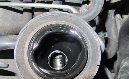 Wechsel des Zahnriemens und des Einspritzpumpenriemens beim Audi A6 2.5 TDI V6