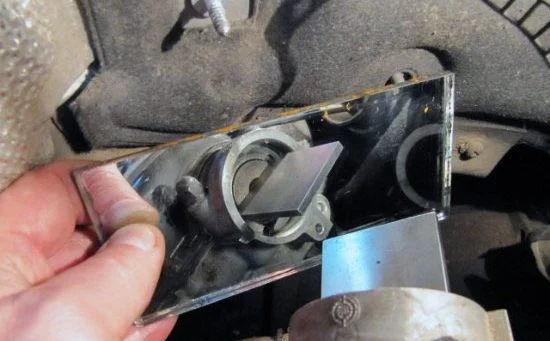 Wechsel des Zahnriemens und des Einspritzpumpenriemens beim Audi A6 2.5 TDI V6