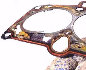 Defekte Zylinderkopfdichtung Defekte Zylinderkopfdichtung