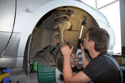 Claquement en tournant le volant